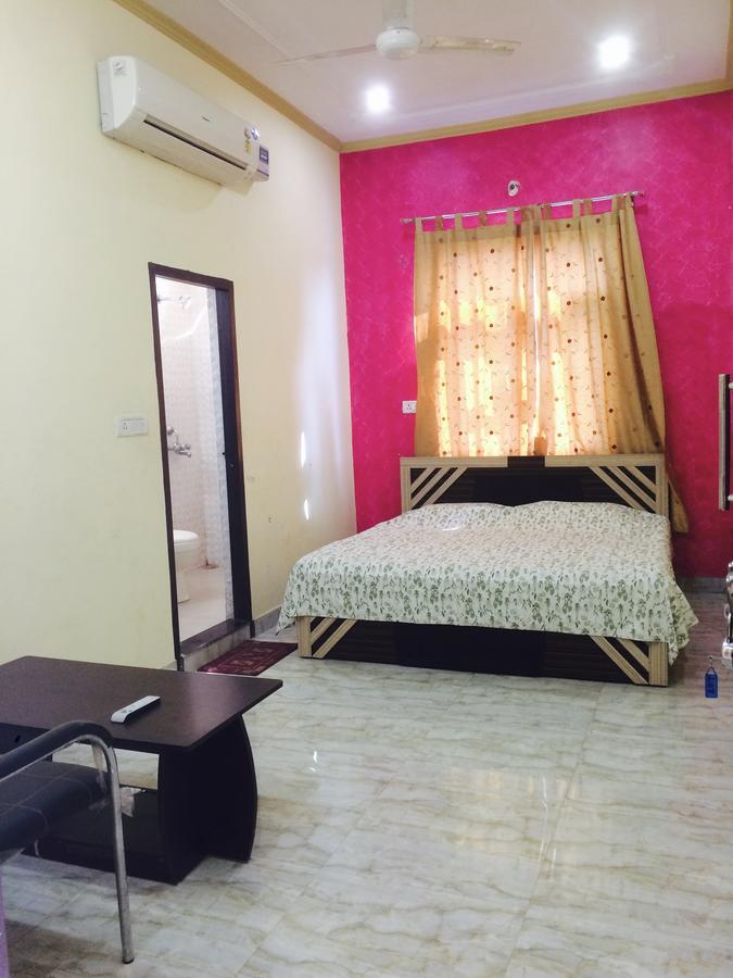 Vinayak Palace Hotel Матура Екстериор снимка