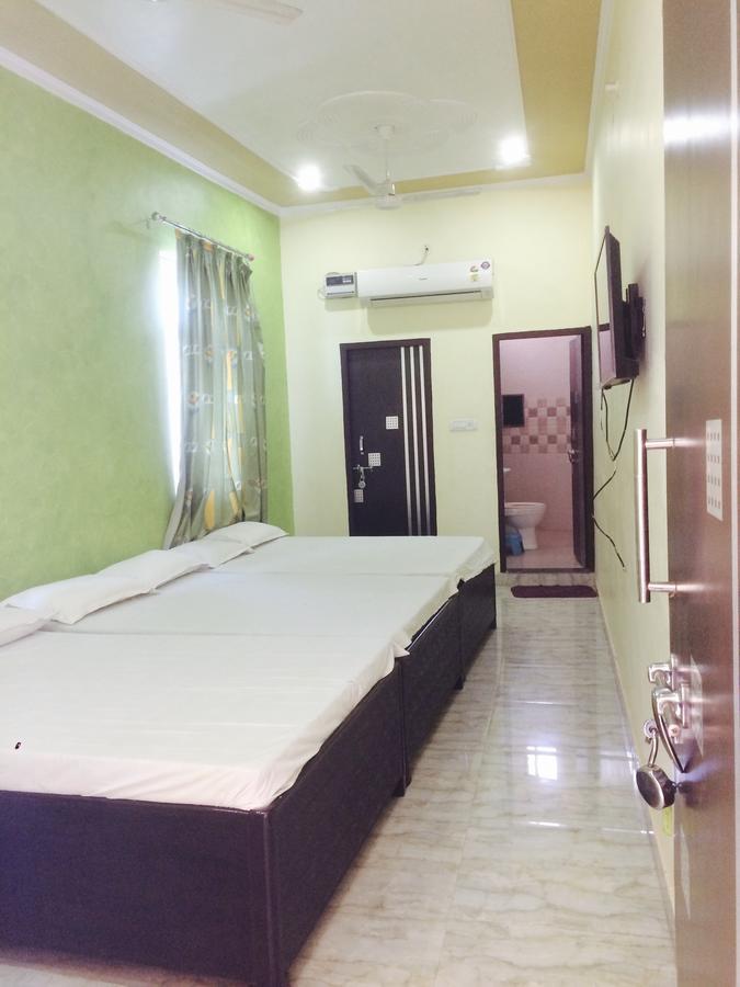 Vinayak Palace Hotel Матура Екстериор снимка