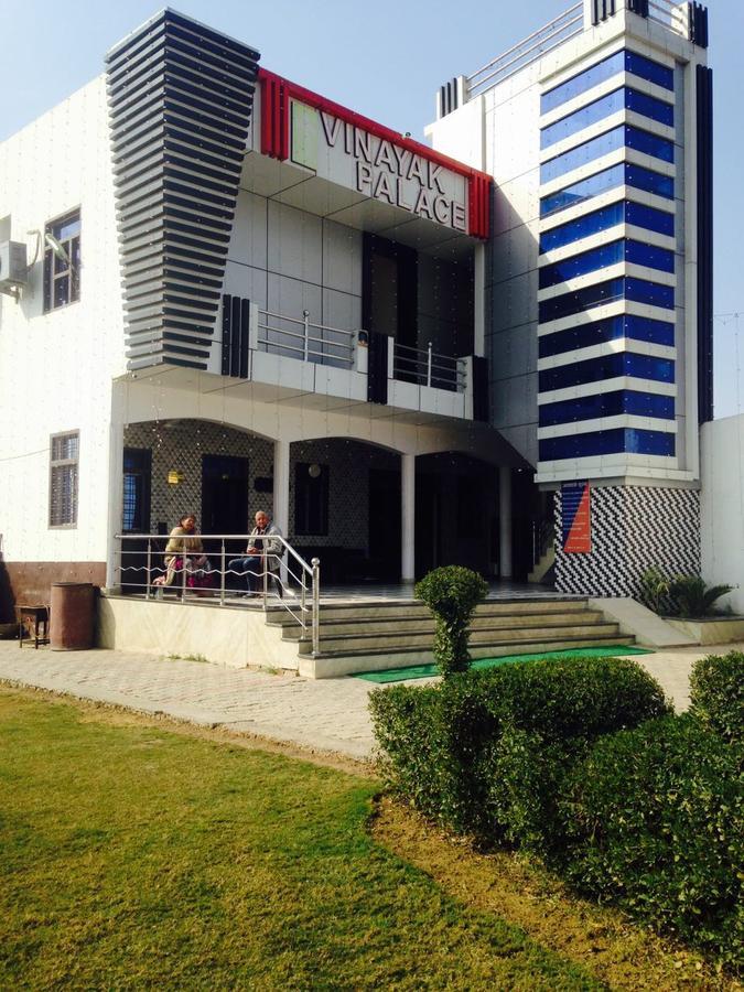 Vinayak Palace Hotel Матура Екстериор снимка