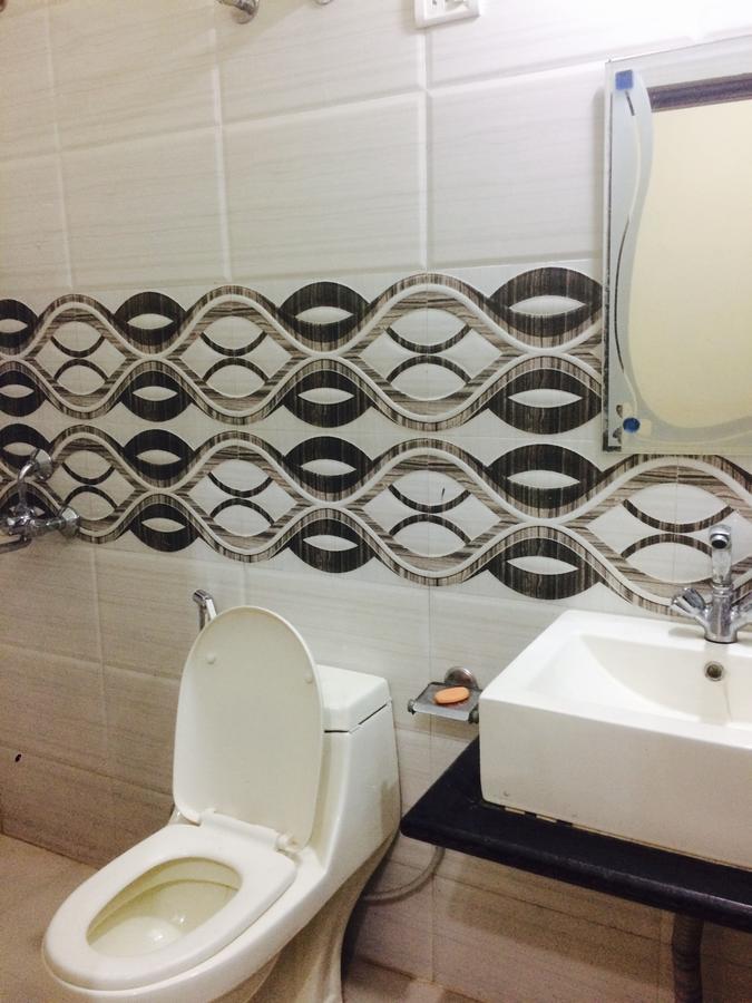 Vinayak Palace Hotel Матура Екстериор снимка