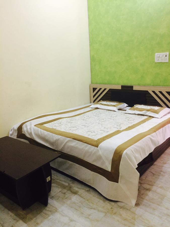 Vinayak Palace Hotel Матура Екстериор снимка