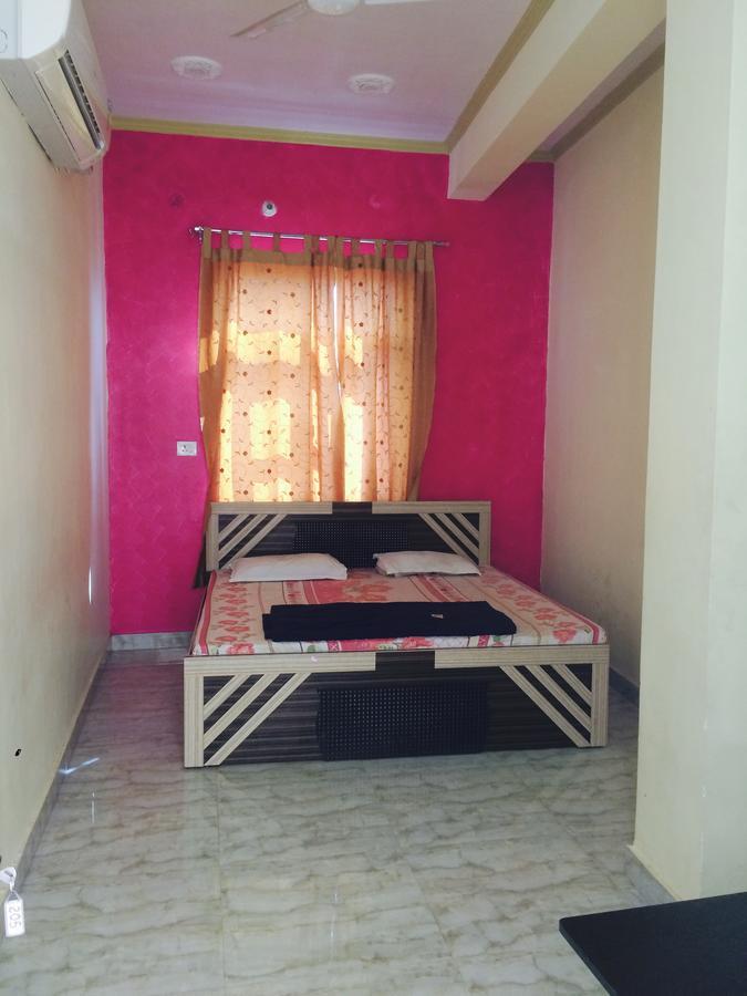 Vinayak Palace Hotel Матура Екстериор снимка