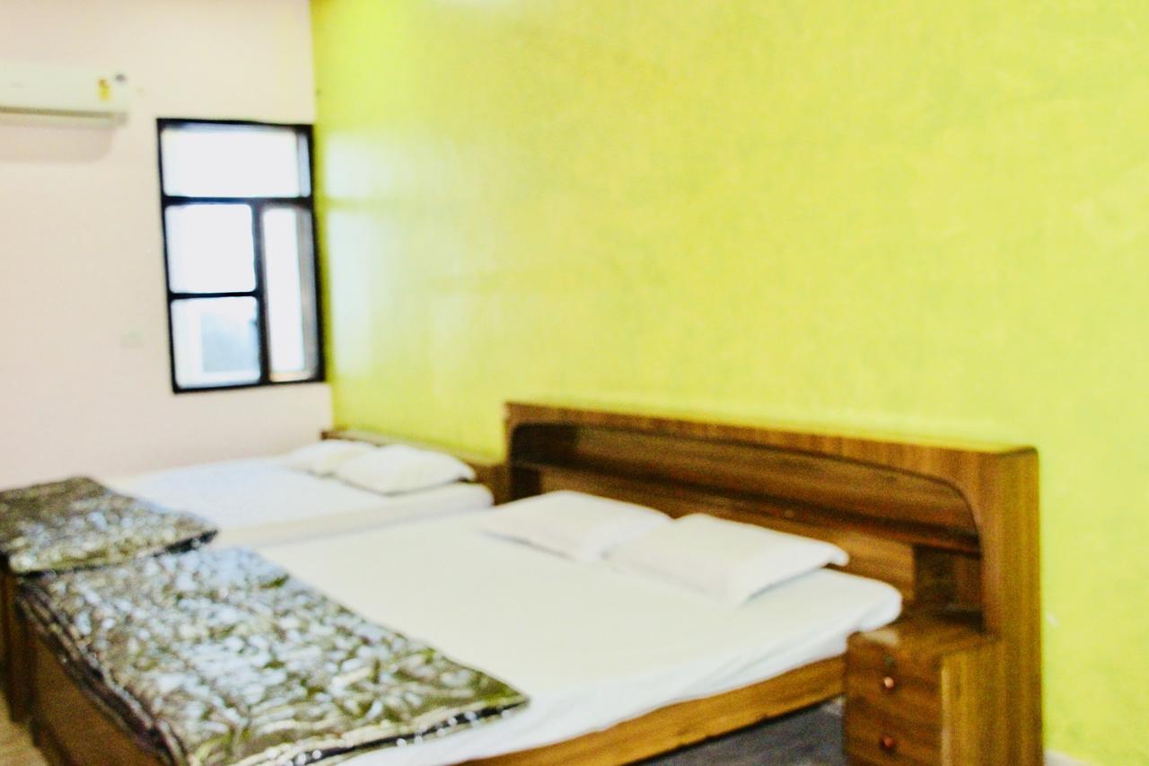 Vinayak Palace Hotel Матура Екстериор снимка