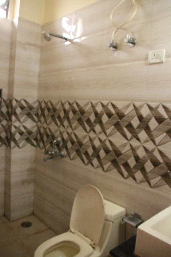 Vinayak Palace Hotel Матура Екстериор снимка