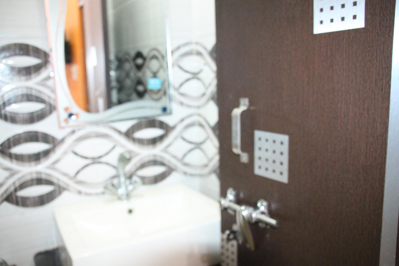 Vinayak Palace Hotel Матура Екстериор снимка
