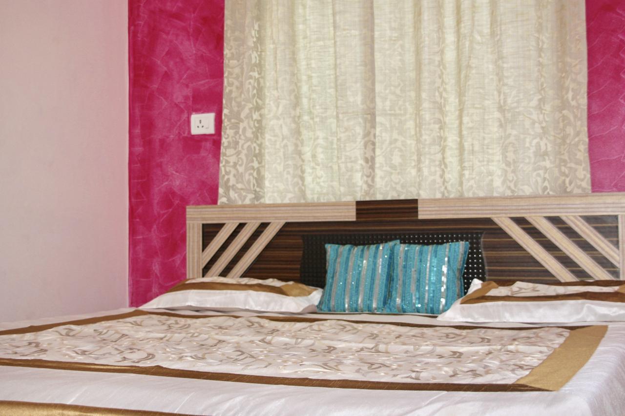 Vinayak Palace Hotel Матура Екстериор снимка