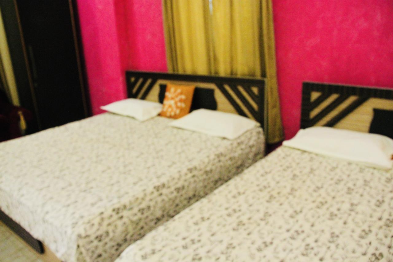 Vinayak Palace Hotel Матура Екстериор снимка