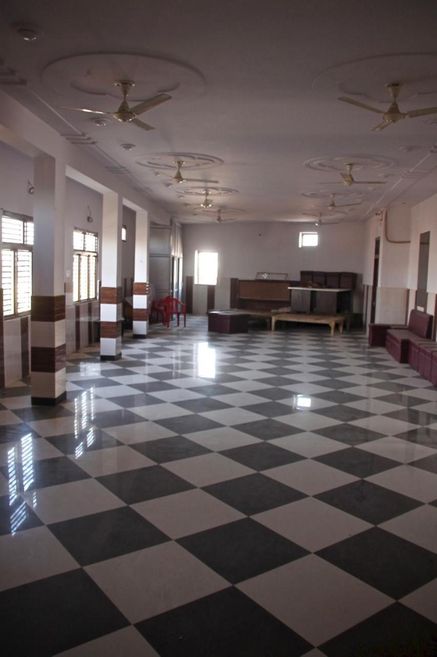 Vinayak Palace Hotel Матура Екстериор снимка
