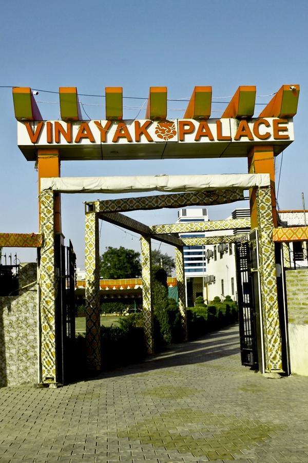 Vinayak Palace Hotel Матура Екстериор снимка