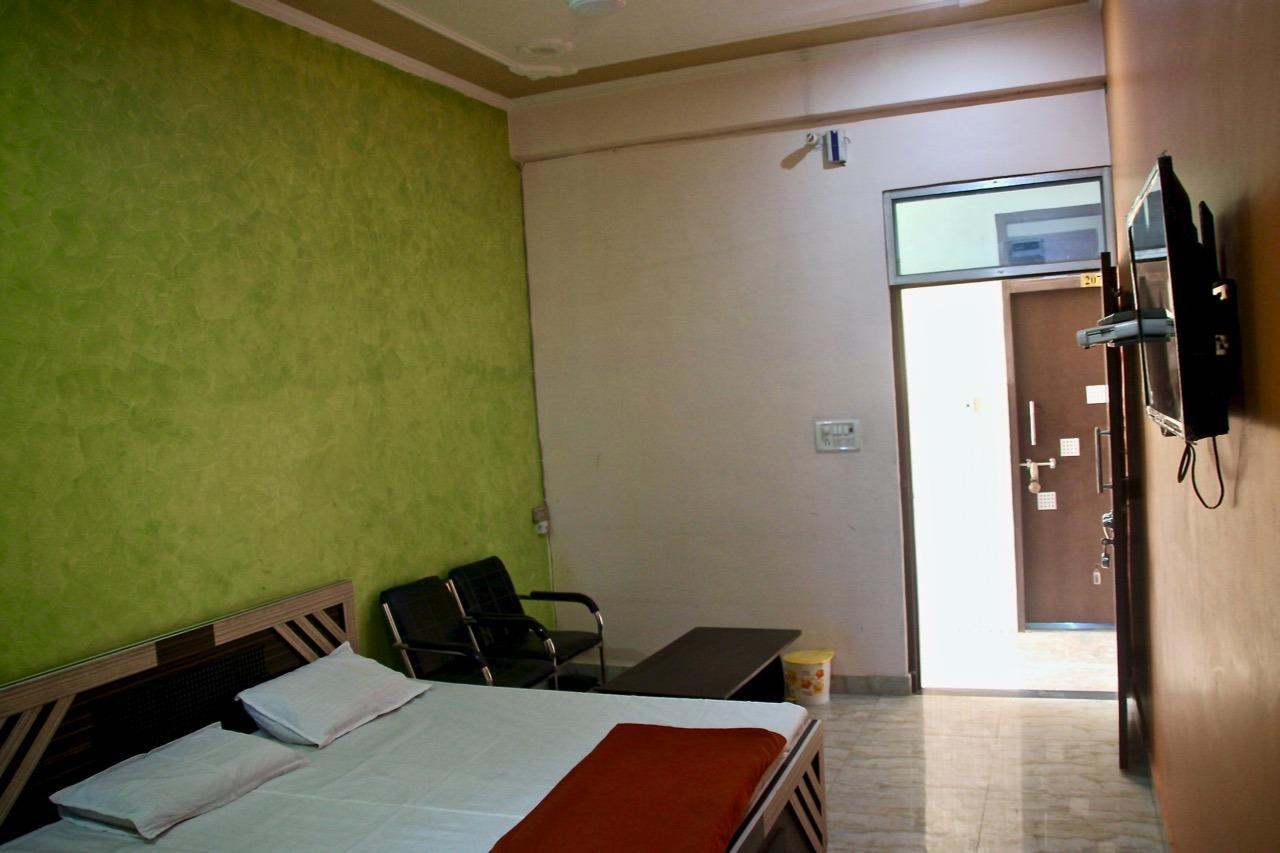 Vinayak Palace Hotel Матура Екстериор снимка